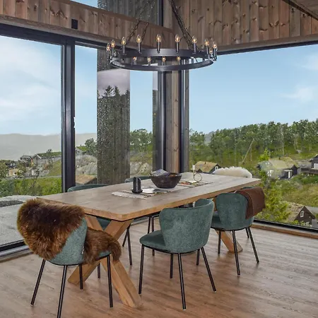 4 Bedroom Stunning In * Rauland